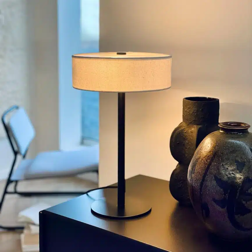 Calix bordlampe – natur/sort